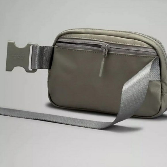 NWT Lululemon Everywhere Belt Bag Grey Sage 1L - Picture 2 of 4